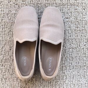 Water-Repellent Square-Toe Loafers - size 35
VIVAIA
Samantha Walker